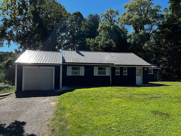 615 Lake Rd — Photo 1