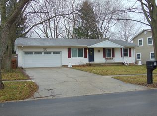 1712 Scottsdale Dr, Champaign, IL 61821