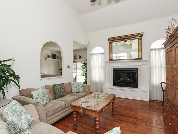 2nd image of 741 Lexington Ct