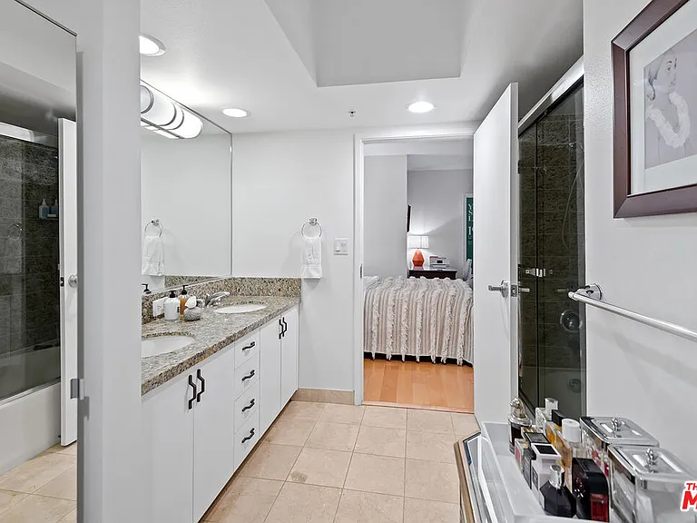 13700 Marina Pointe Dr #327 — Photo 13