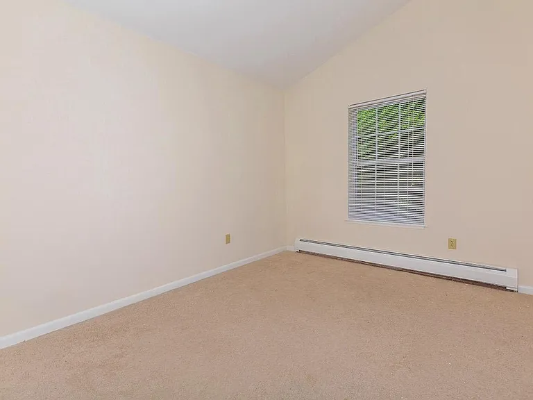 Eastgate Apartments — Photo 5