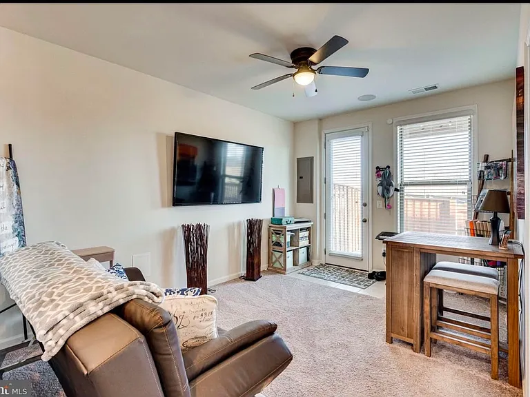 42440 Dogwood Glen Sq — Photo 40