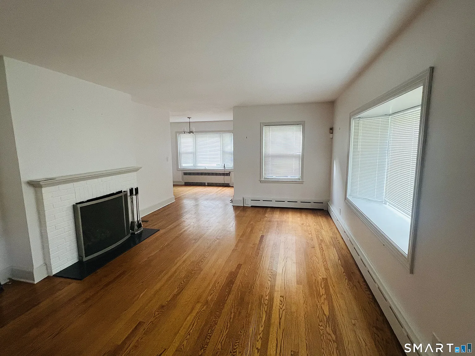 3 bed, 1.0 bath, 1826 sqft, $3,200 — Photo 3