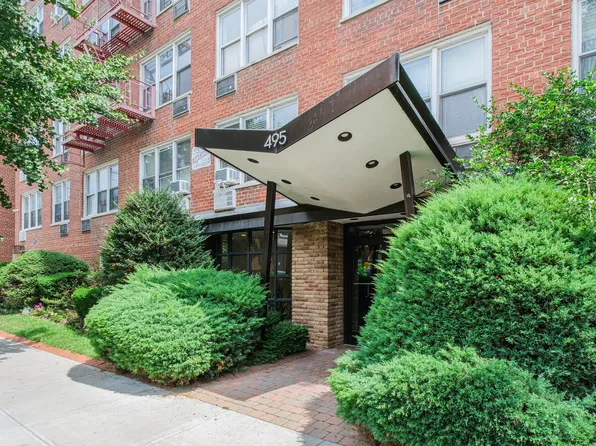 495 East 7th Street image 3 of 12