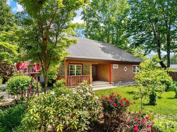 107 5th St, Black Mountain, NC 28711