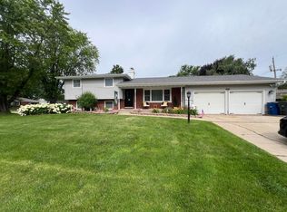 2080 Dove St, Green Bay, WI 54304