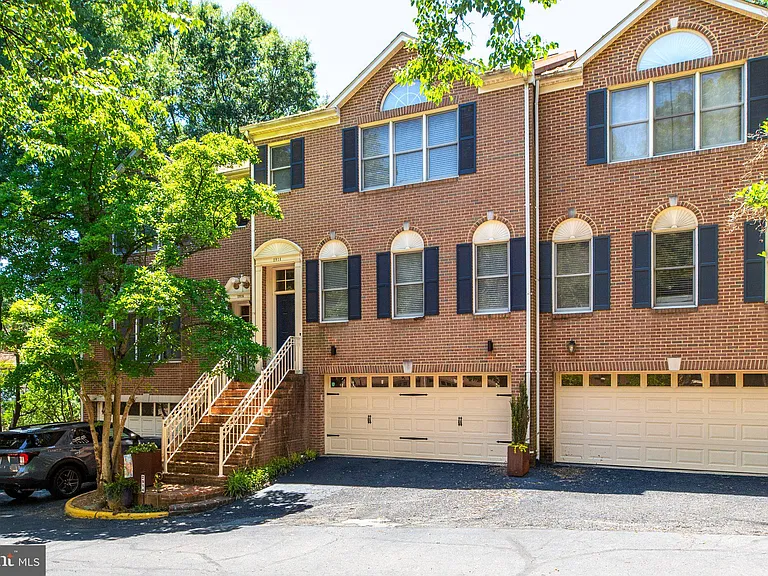 2914 Oakton Crest Pl — Photo 1