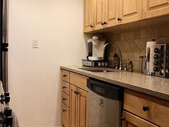 5th image of 399 N Broadway APT 3H