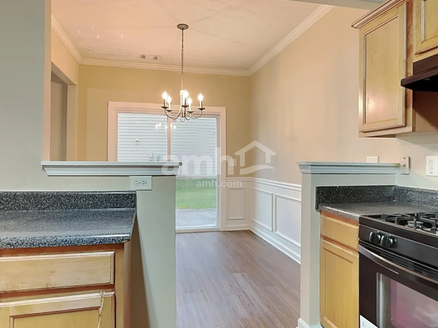 4 bed, 2.5 bath, 1919 sqft, $2,350 — Photo 4