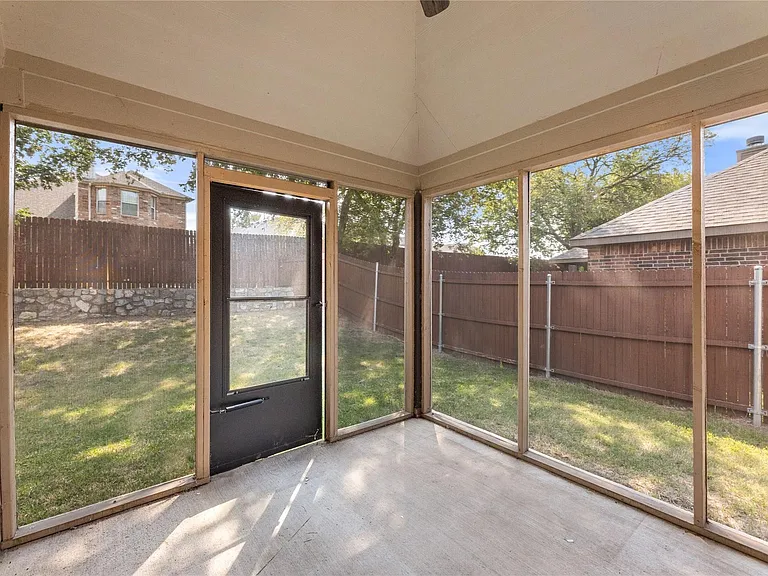 1004 Water Garden Cir — Photo 32