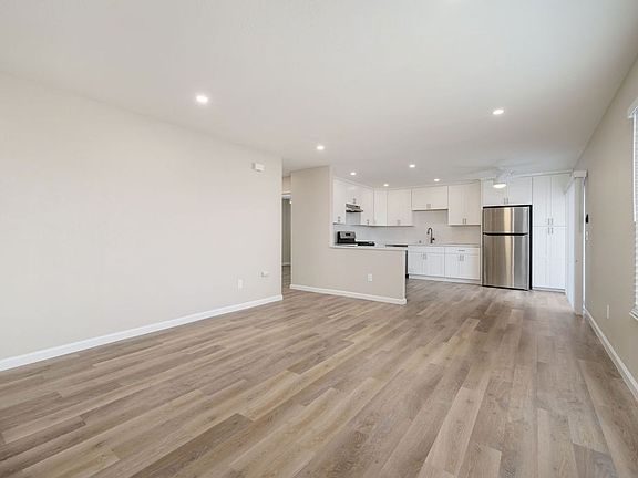 5th image of 450 Manhattan Ave #3B-1Ba-800Sqft