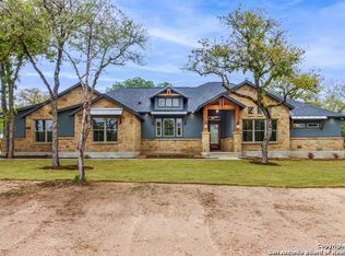 161 Hidden Pond Dr, Adkins, TX 78101