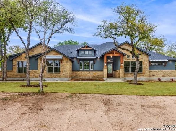 161 Hidden Pond Dr, Adkins, TX 78101