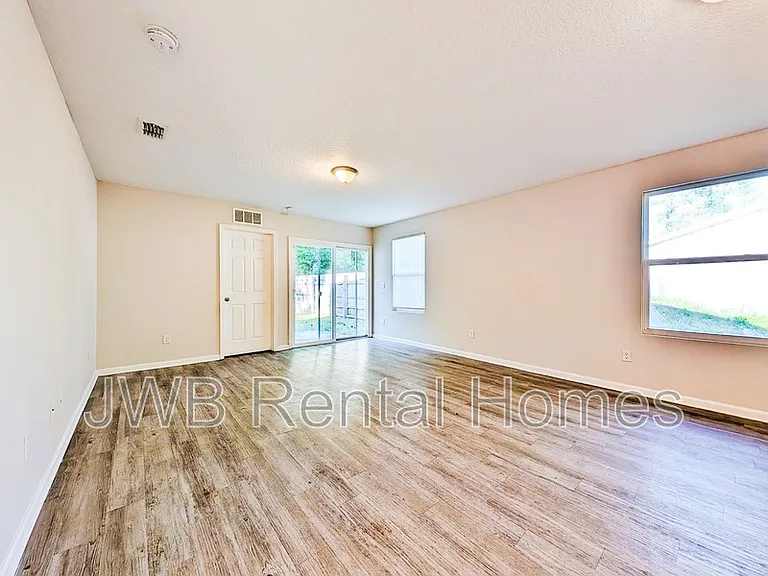 7028 Wilson Blvd — Photo 6