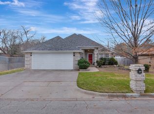 8209 Herndon Dr, Fort Worth, TX 76116