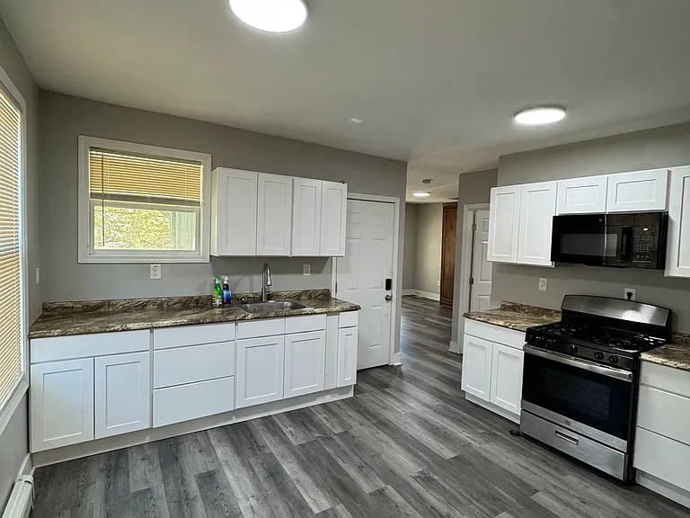 222 Hallock Ave #2 — Photo 2