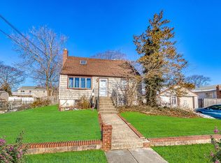 1114 6th St, West Babylon, NY 11704