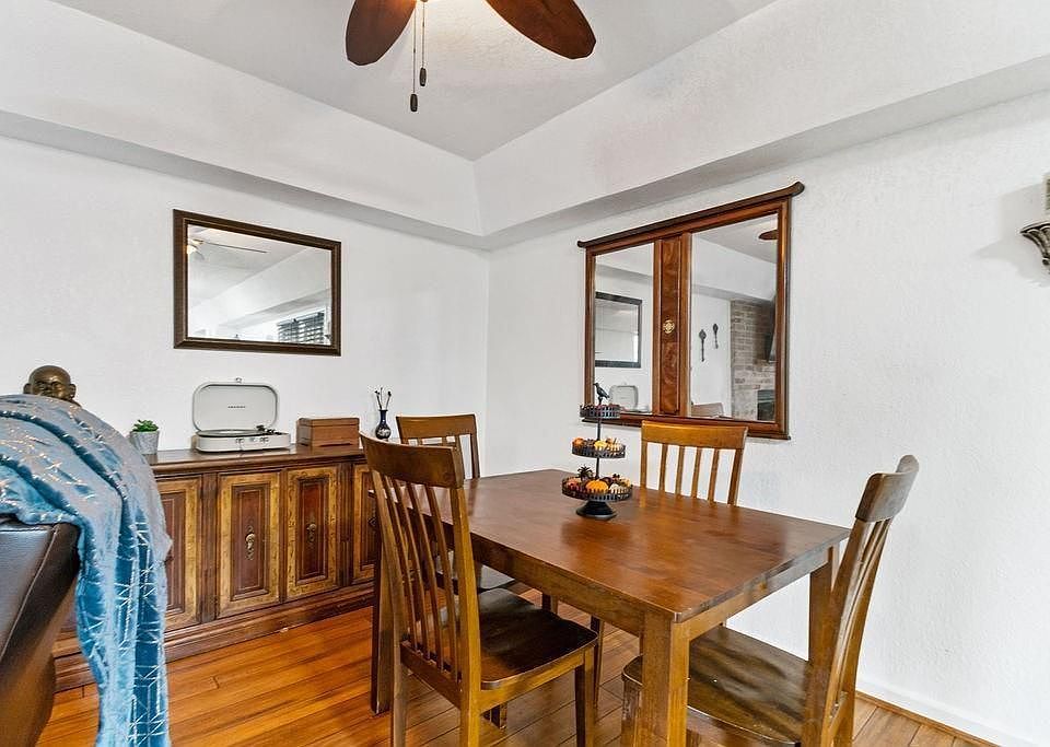 2nd image of 2267 Lakewood Dr