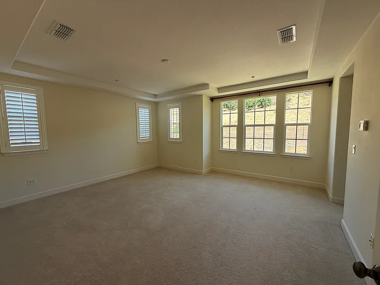 60 Laurelwood Dr — Photo 12