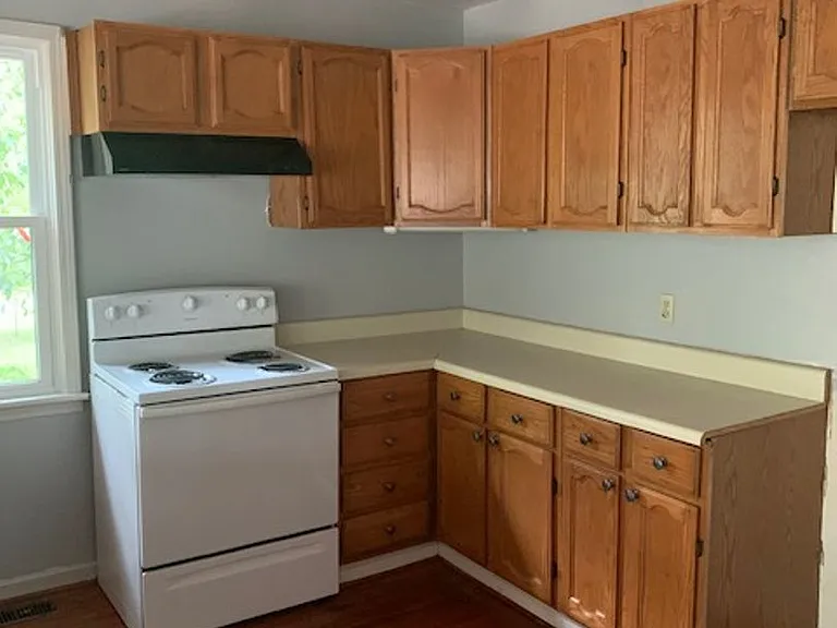 810 Bethesda Rd — Photo 2