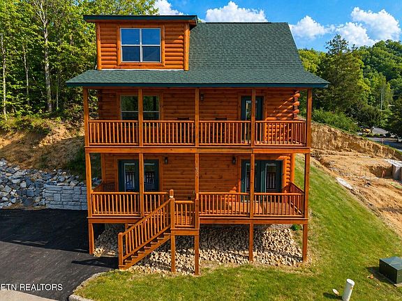 2nd image of 1632 Mountain Lodge Way