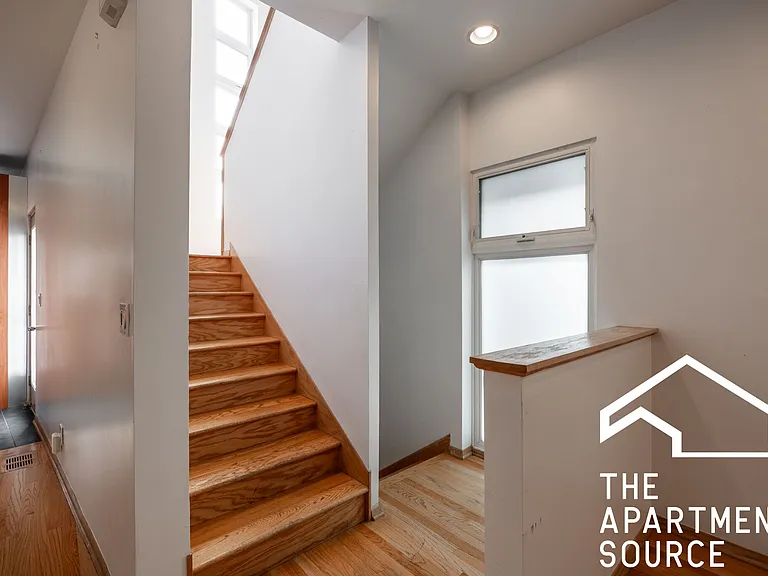 1049 N Winchester Ave #2F — Photo 4