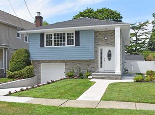 305 Earle Ave, Lynbrook, NY 11563