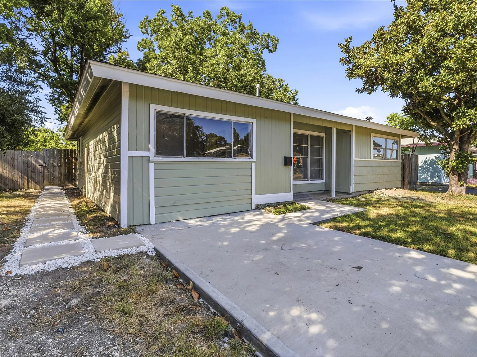 4 bed, 2.0 bath, 1325 sqft, $1,650 — Photo 3