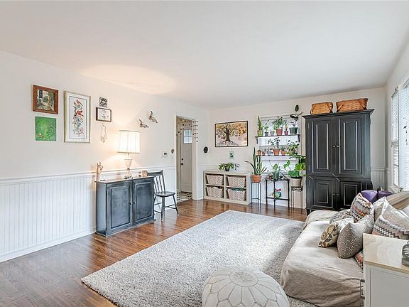 4th image of 38 Meadow View Dr
