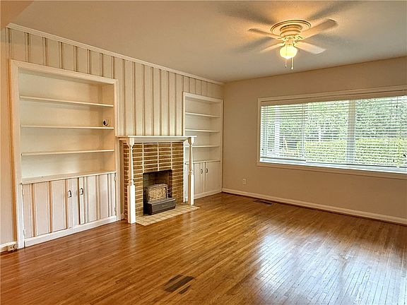 3rd image of 141/143 W Drake Ave