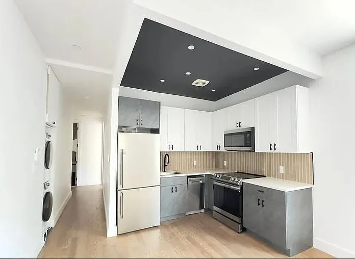 98 Moore St #2B — Photo 1