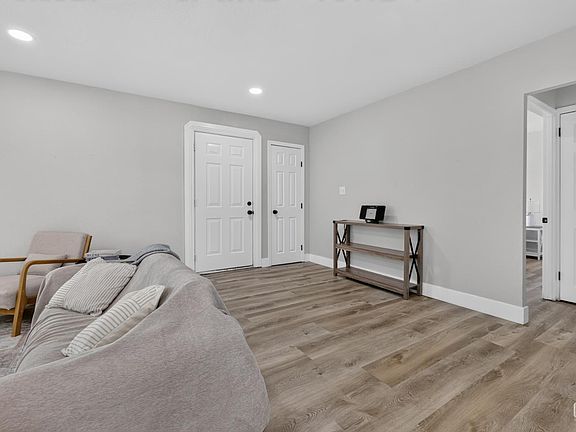 2nd image of 1858 Gaston St