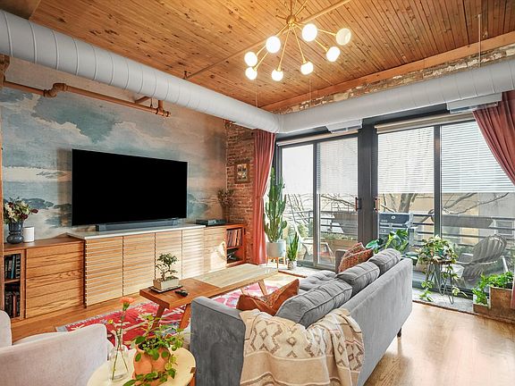 2nd image of 1525 S Michigan Ave APT 204