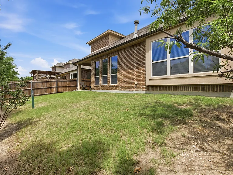 2304 Lynbridge Cir — Photo 34