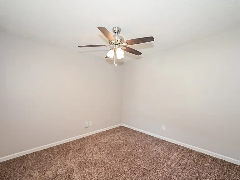 603 Freedom Ct — Photo 12