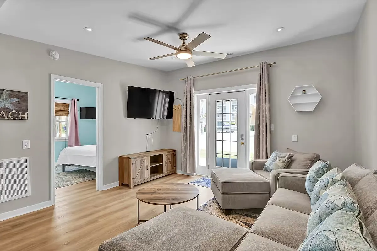 2 bed, 1.5 bath, 700 sqft, $1,800 — Photo 1