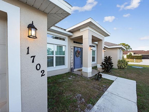 3rd image of 1702 SW Gloria Lane