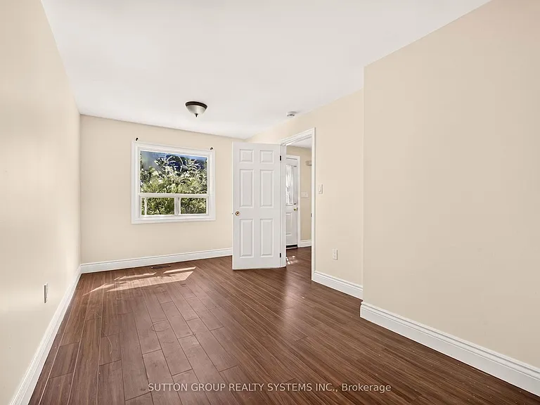 2082 Lilac Dr — Photo 7