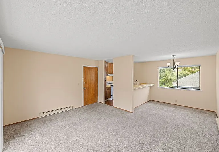 Park Plaza Apartments — Photo 12