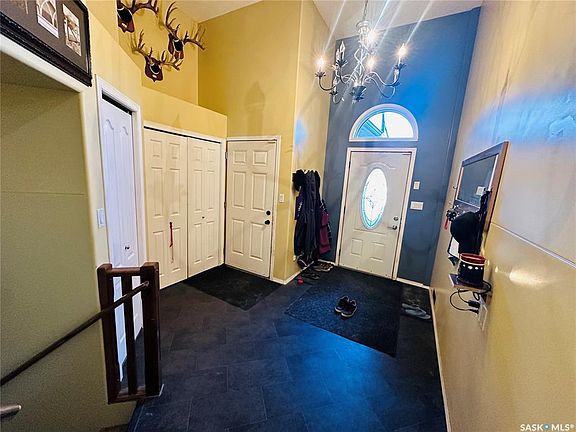 2nd image of 623 Forester CRESCENT