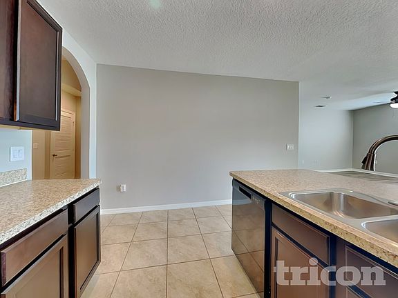 5th image of 935 Summer Glen Dr