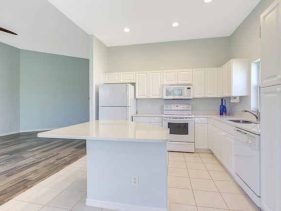 3rd image of 1006 Jardin Dr