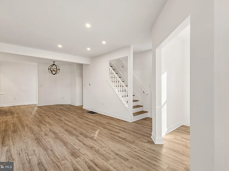 118 Turner St — Photo 13