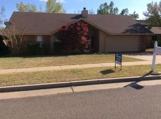 2828 Countrywood Ln, Edmond, OK 73012