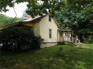 115 Buchanan Ln, Mount Airy, NC 27030