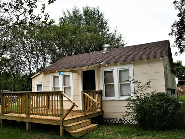 6622 Church St, Wallis, TX 77485