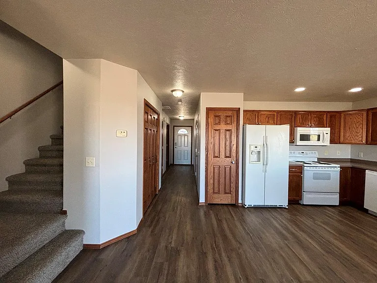 Ideal Twinhomes — Photo 14