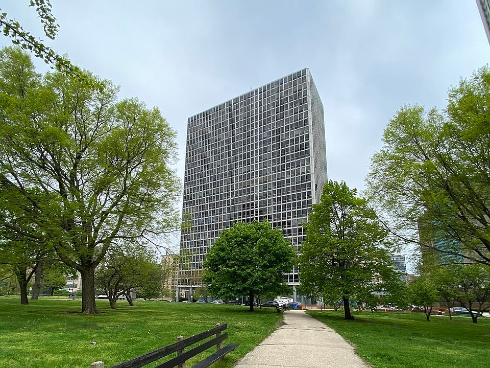 1st image of 330 W Diversey Pkwy #807809