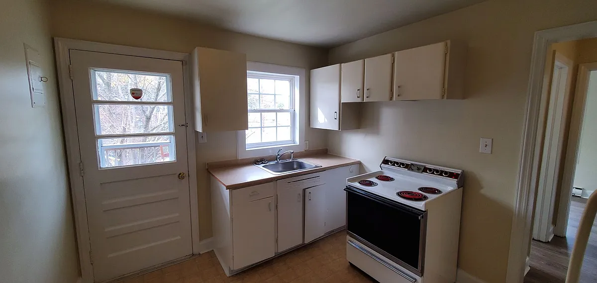 Building Photo - 905 Grayland St #B