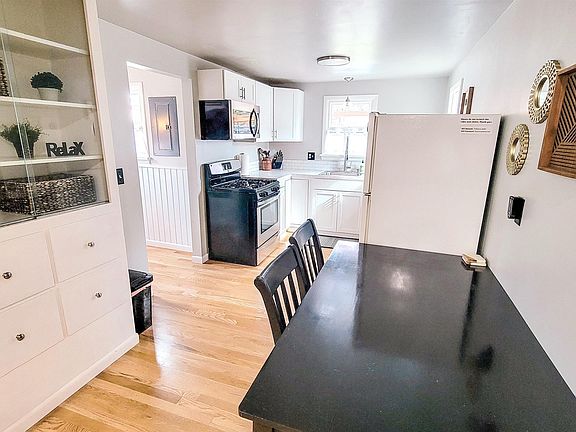 5th image of 814 N Baker St